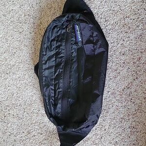 NWOT - Patagonia waterproof waist pack, black